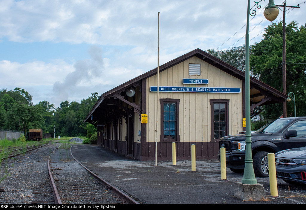 Platform side of the RBM&N Temple Depot 